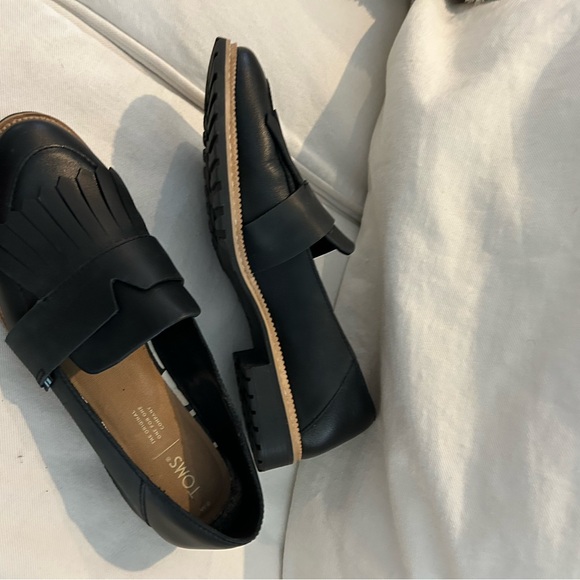 Tom’s Cara penny loafer sz 8 m. Black leather - Picture 3 of 3
